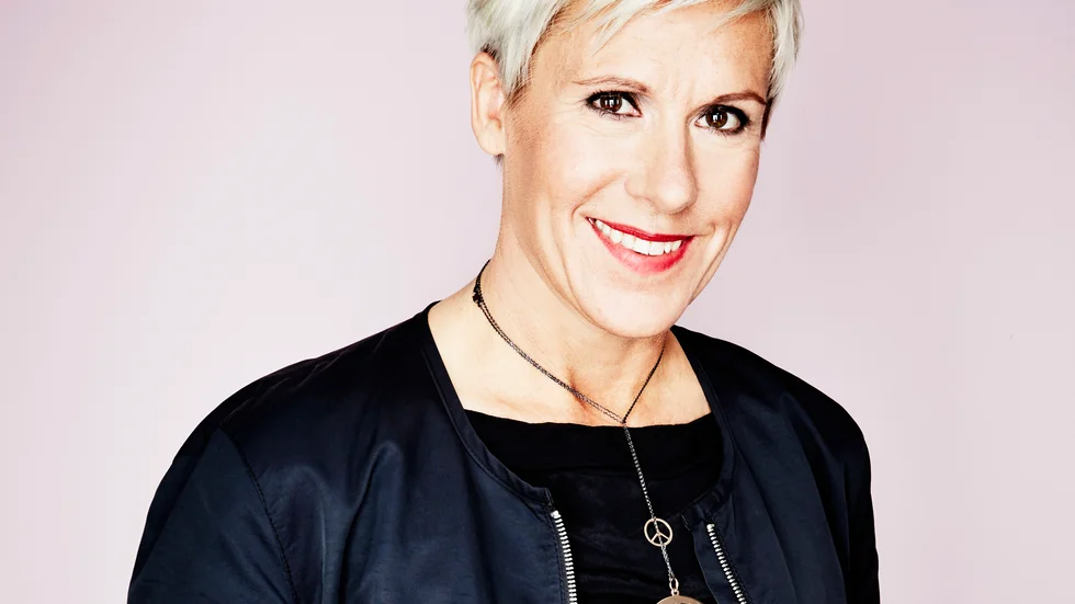 Anna Laestadius Larssons böcker hyllas av recensenterna och säljer ganska bra. "Jag är ju ingen bestseller som Camilla Läckberg, men jag kan försörja mig på dem och det känns privilegierat", säger hon.