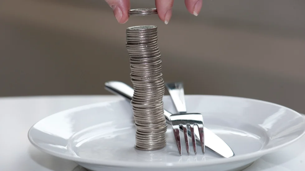 "Varför kan inte maten vara lite billigare så att fler kan äta i matsalen samma pris som i lasarettets matsal?"