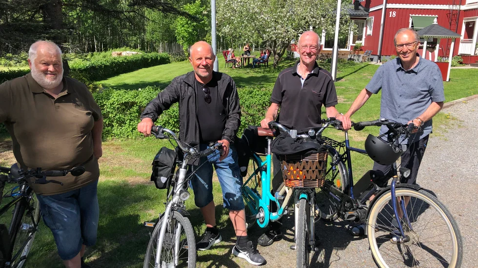 Ulf Vidman, Anders Stenberg, Hans Stenberg och Jan-Olof Sjöstedt är några av dem som har arbetat med att konvertera cyklarna till elcyklar.