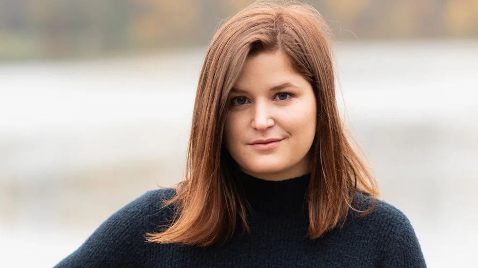 Anna Hörnell får litteraturpriset Slangbellan för sin bok "I Kalifornien själver jorden". Pressbild.