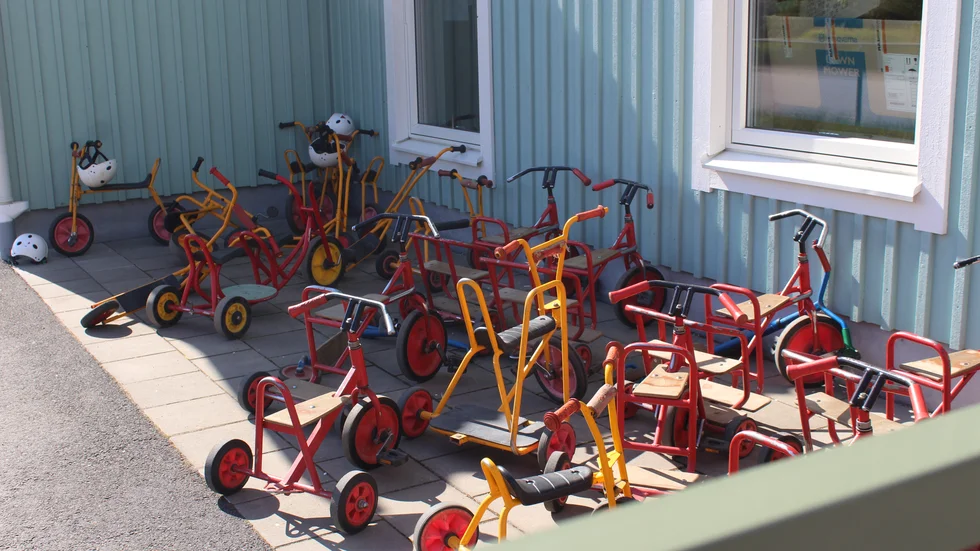 Föräldrar till barn på förskolan Arabia anser inte att kommunen satsar tillräckligt mycket på förskolan. 