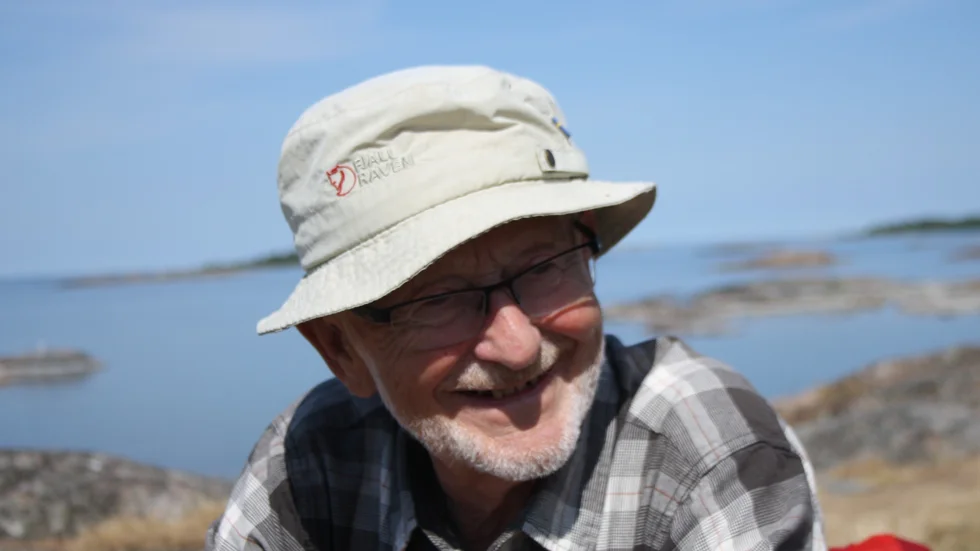 Östen Andersson har skrivit en till bok om Gräsö. Den här gången om sin egen barndom.