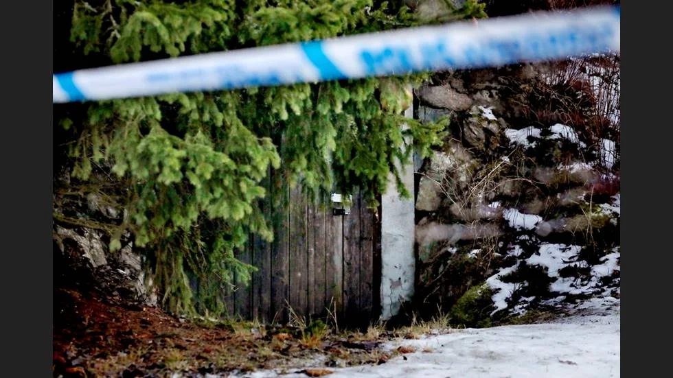 I dag onsdagen den 13 maj inleds rättegången mot den 44-åriga kvinna som åtalats för mord på en 50-årig man. Polisen misstänker att kvinnan förvarat den döde i en jordkällare efter mordet.