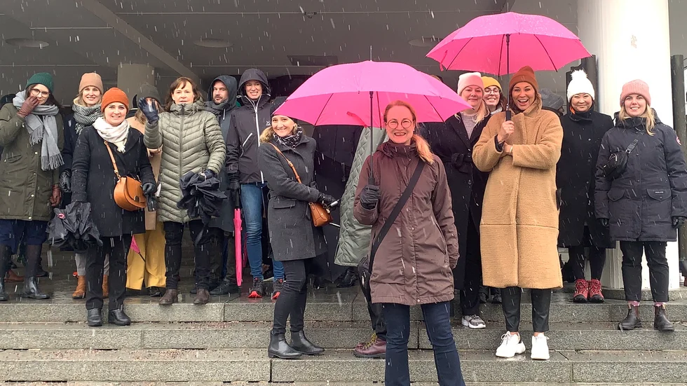 Ulrika Årehed Kågström är generalsekreterare i Cancerfonden och bangar inte för en promenad i småruggigt väder.