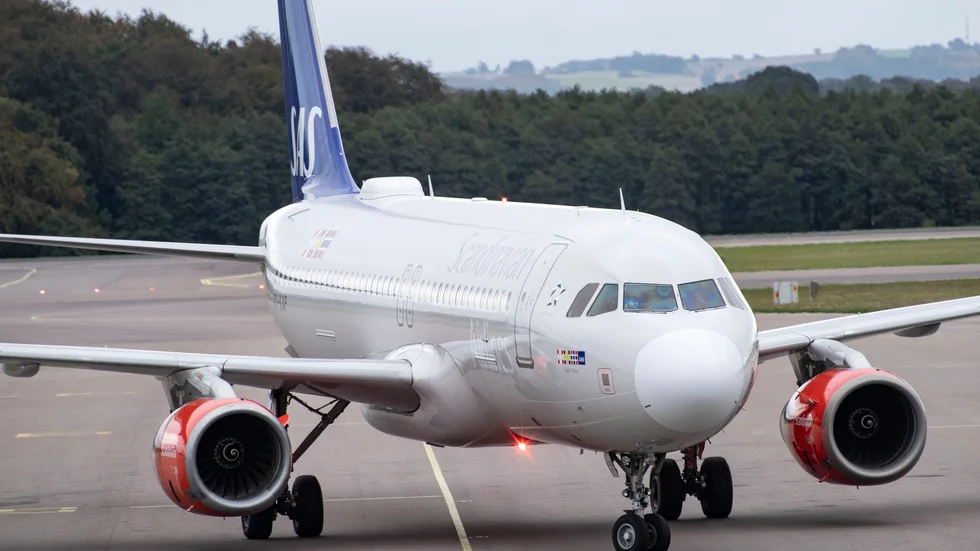 Regeringen lovar nu att betala ut flygstödet före nyår, men bara om”61 kronor extra i flygskatt per biljett lett till ökat driftsunderskott för dessa flygplatser.”