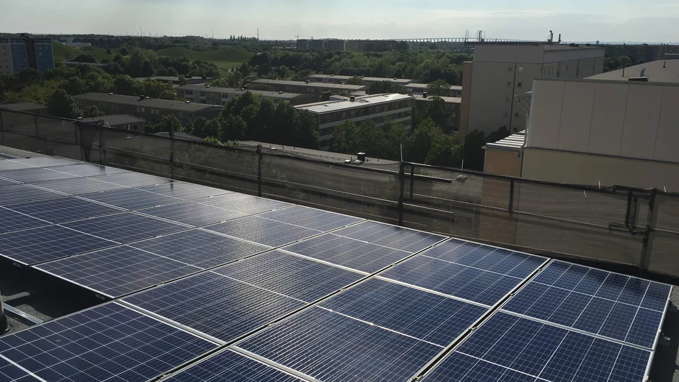 Vissa regeringschefer i EU påstår att vi måste välja mellan att rädda klimatet och ekonomin. De har fel. Valet står mellan att investera i gårdagens eller framtidens lösningar, skriver Isabella Lövin (MP) med flera.