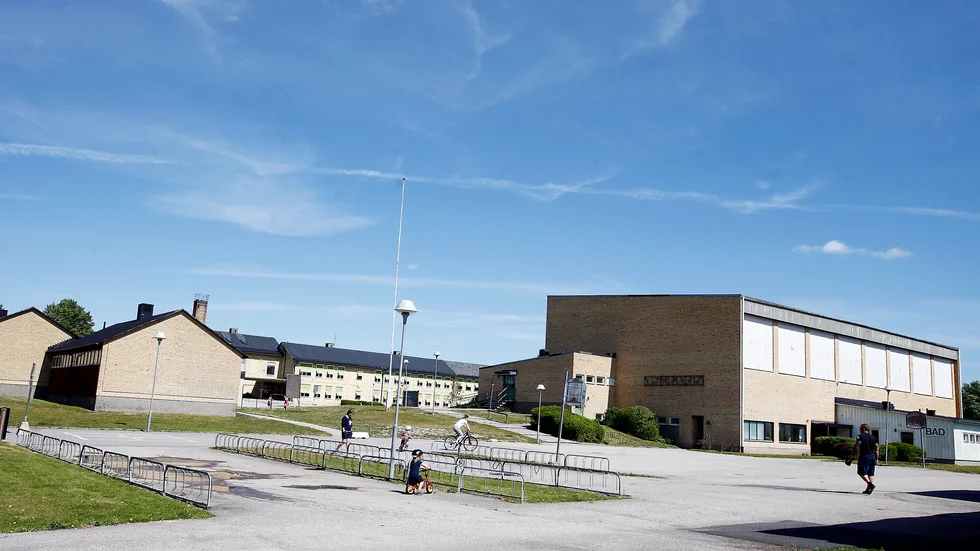 Polisen misstänker att ett flertal datorer stulits från skolan.
