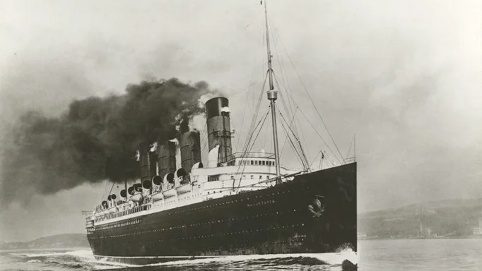 Resan från Liverpool till New York företog 19-årige Karl Arvid (Harvey) Öberg tillsammans med 18-årige Nils Alinder, bägge från Degeränget, ombord på Mauretania  kallad ” the Grand Old Lady of Atlantic”.