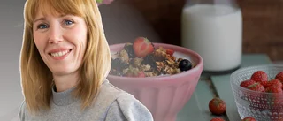 En mallig kontorsråtta med pensel i näven       