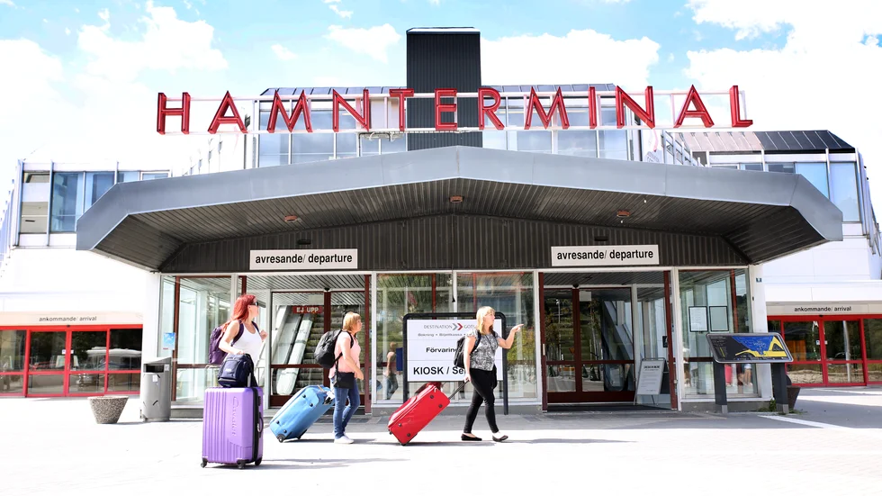 För drygt två veckor sedan hävdes restriktionerna för inrikesresor. Regina Göbel, överläkare och skyddsombud vid lasarettet, anser att antalet turister som får resa till ön bör begränsas.