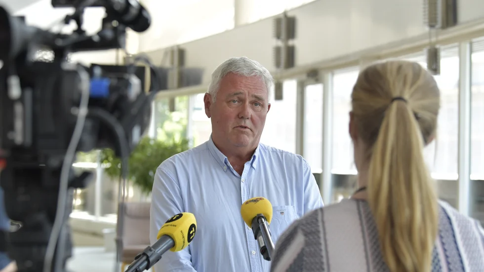 Centerpartiets vikarierande partiledare Anders W Jonsson i riksdagshuset efter det digitala veckomötet med de andra partiledarna om åtgärder under coronakrisen .