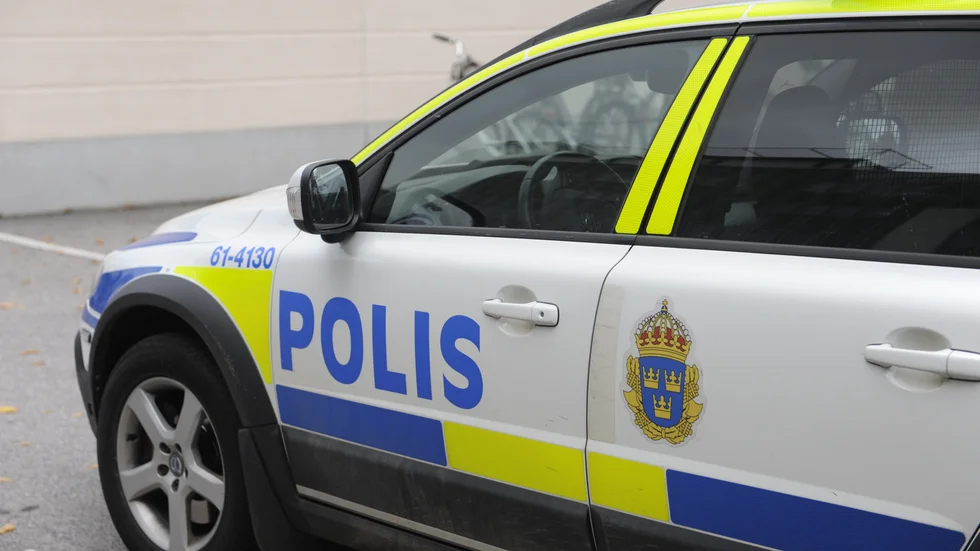 En hjullastare som används för nedläggning av fiberkablar stals under tidig söndagsmorgon i Heby.