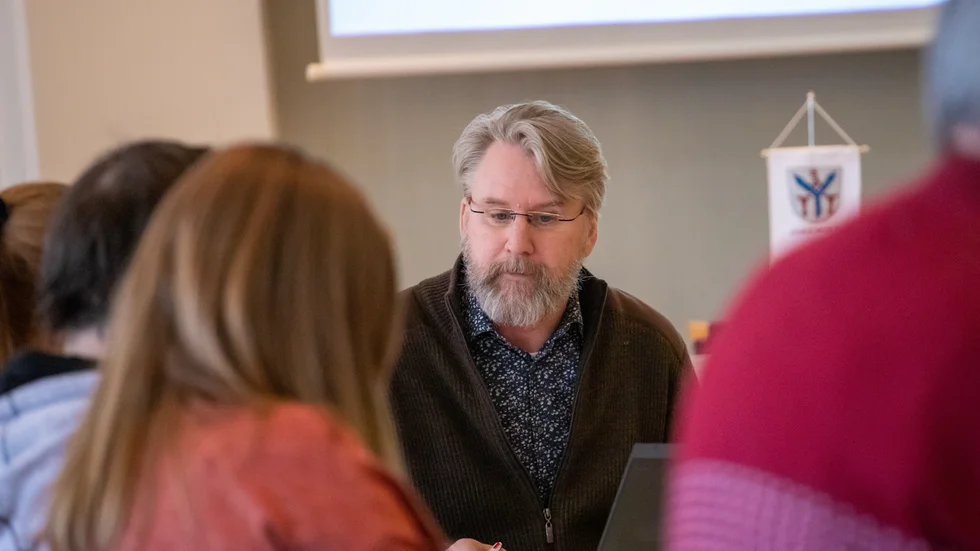Robert Bernhardsson är en av många som upprörs av smittfesten. "Irritationen är i allra högsta grad berättigad för fester är olagliga. Man riskerar faktiskt liv här".