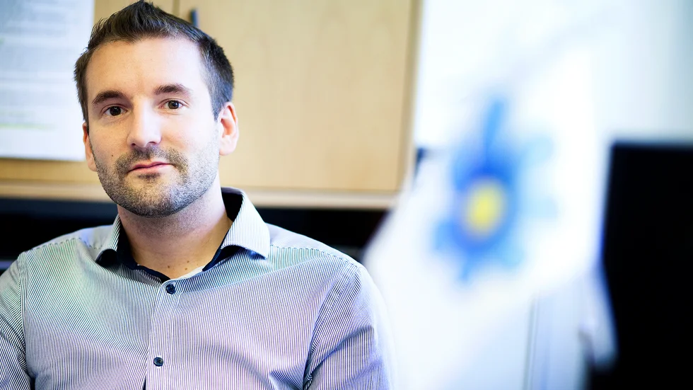 "Kände politikerna till att socialtjänsten hade fått rekommendationer från både polisen och förvaltningsrätten om att Sis-vården skulle fortsätta", undrar Kim Fredriksson (SD) som nu kräver att saken utreds grundligt.