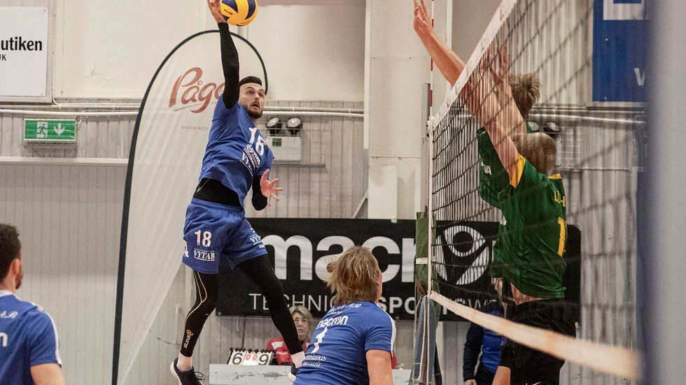 Dardan Lushtaku har bytt position i VVK och gått från passare till spiker. Trots att hans vänstersida har varit lagets vapen vill han se mer av VVK.
