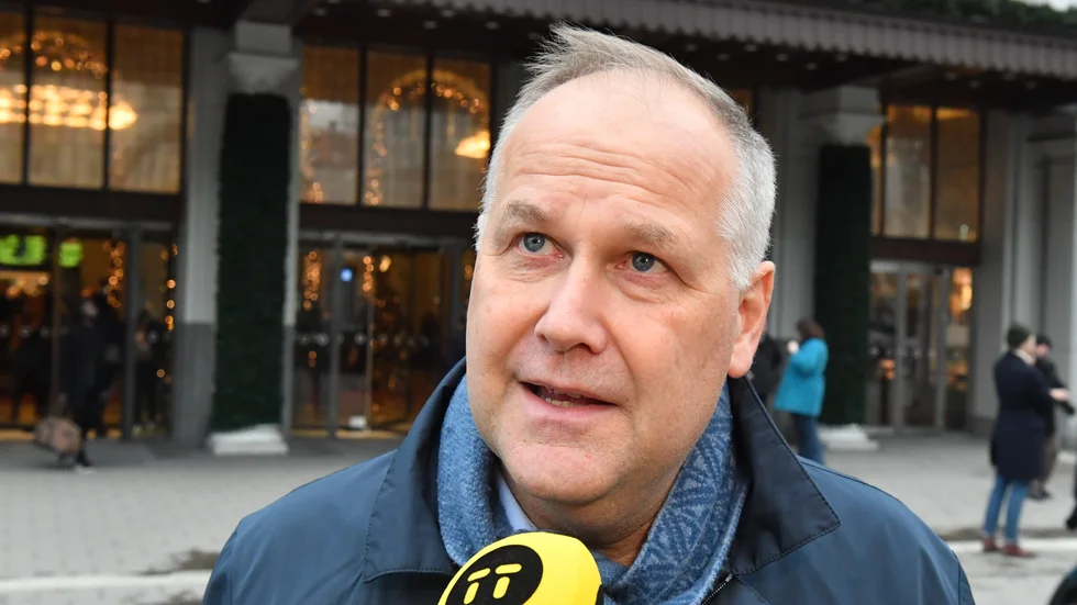 Vänsterpartiets ledare Jonas Sjöstedt sitter kvar längre än han tänkt. Arkivbild.