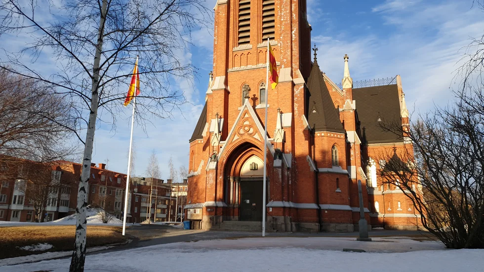 Svenska kyrkan har öppnat en stödlinje för de som är oroliga för att coronaviruset sprider sig. 