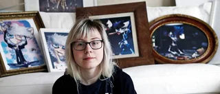 Nu ska Tines bilder visas på stadsbiblioteket