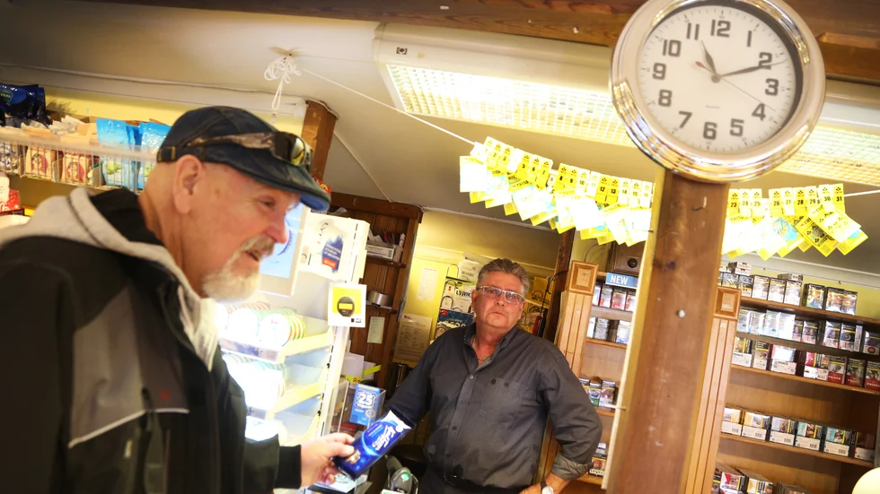 Till Arne Carlssons stammisar i kiosken hör Jan Lundstedt, som ännu minns hur snäll gubben Sture Medvall var för över 50 år sedan.