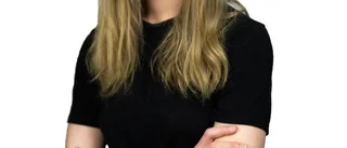 Ryms mycket skit under manikyrerade naglar
