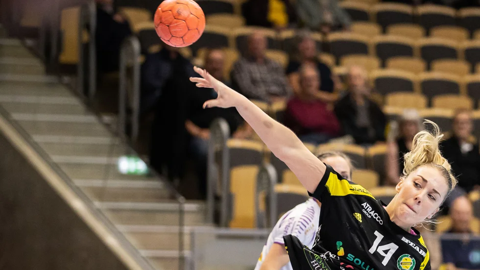 Kirunafostrade Linnea Pettersson har blivit uttagen till ett läger för det svenska a-landslaget.