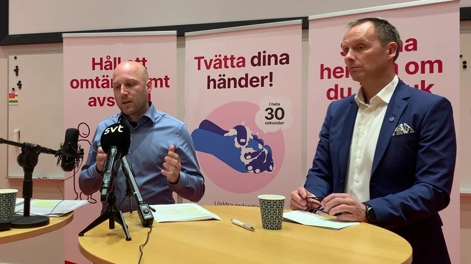 Sjukvårdsledare Rickard Lundin och regiondirektör Krister Björkegren under tisdagens presskonferens.