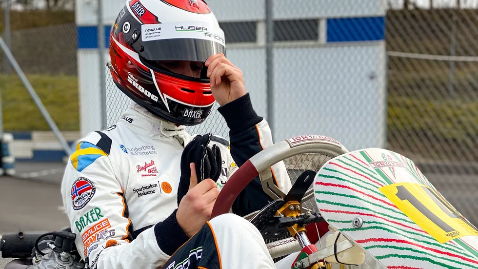 Henric Skoog håller igång med gokart och det är något han gillar mycket.