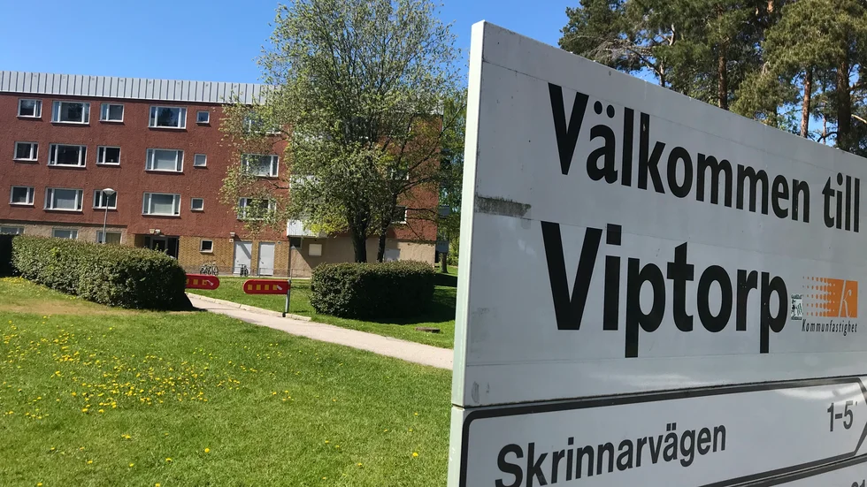 Utförsäljning av lägenheterna i Viptorp och Skogsängen ledde till en stor proteströrelse som vi var en del av. Dessa bostadsområden riskerar nu hyreshöjningar och en osäker framtid. 