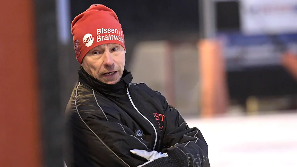 Alexander Zinkevitch har fått lämna uppdraget som tränare för Tjust Bandy.