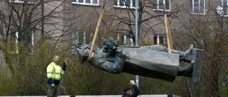 Ryssland rasar över riven staty i Prag