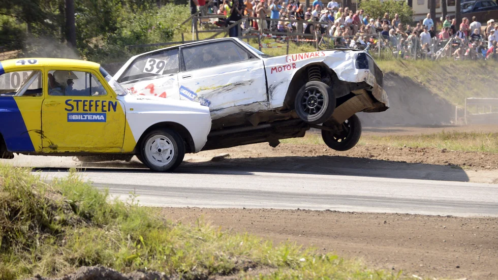 Semesterracet i Vimmerby ställs in i år. Besked om tävlingen veckan efter, Folkracefestivalen i Motala, ska komma på tisdag, den 2 juni. Mycket talar för att SMK Motala gör likadant som Vimmerby.