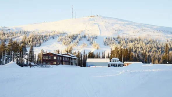 Moderaterna var det enda partiet som fanns med i Dundrets Lapland AB:s styrelse som inte tillhörde den styrande majoriteten. 