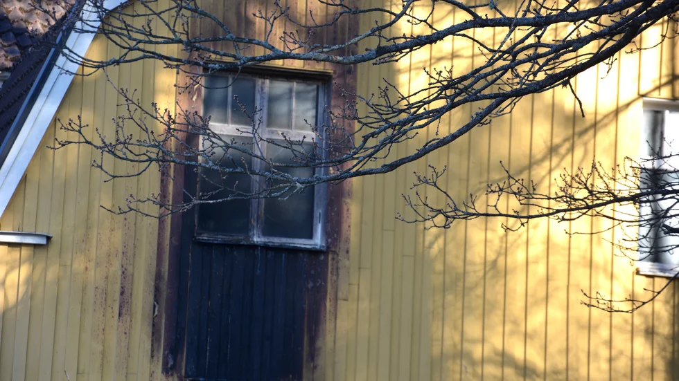 En person omkom i branden i Valdemarsvik på måndagskvällen.