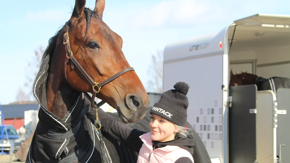 Gaius F och kusken/tränaren Tilda Wahlberg var huvudet högre än sina konkurrenter i V4-2.