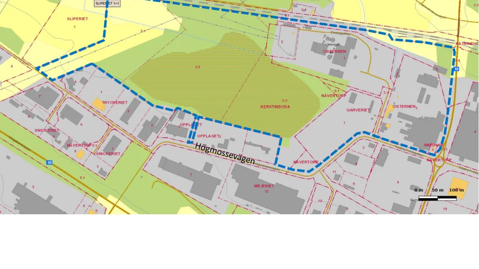 Omstritt planförslag, som artikelförfattarna kritiserar. Ska sumpskogen på Tallmossen, i kartbilden inringad i blått, få dikas och bebyggas? Eller ska den göras blötare för att bli en bättre kolsänka?