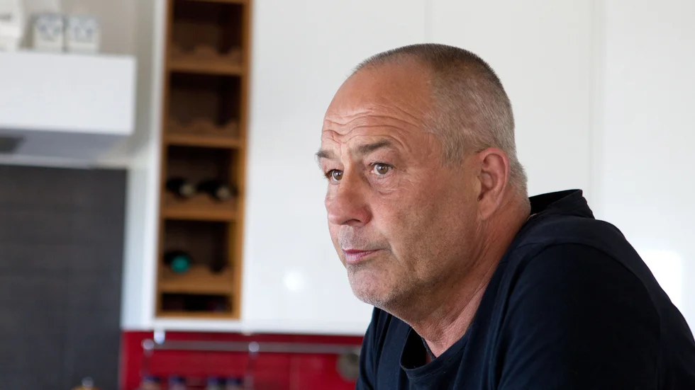 Mats-Ola Rödén (L) är besviken över att bara ha fått ett anbud till lasarettspaviljongerna och som är mer än dubbelt så dyrt som man räknat med.