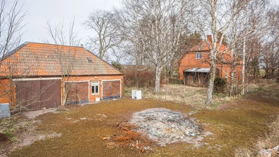 Gammalt stationshus, byggt 1912. Utgångspris 500 000 kronor.