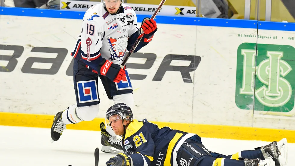 Anton Björkman är fostrad i Linköping och var tänkt att ingå i deras SHL-trupp den gångna säsongen men en skada satte stopp. Nu uppges han vara klar.