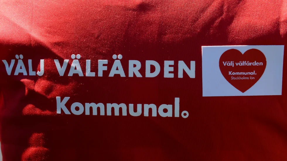 "Vad händer om lantbrukaren inte får arbetstagare som hjälper till med odling och skörd? Vad händer när vårdpersonalen inom äldreomsorgen eller hemtjänsten inte längre kan genomföra sitt arbete?".