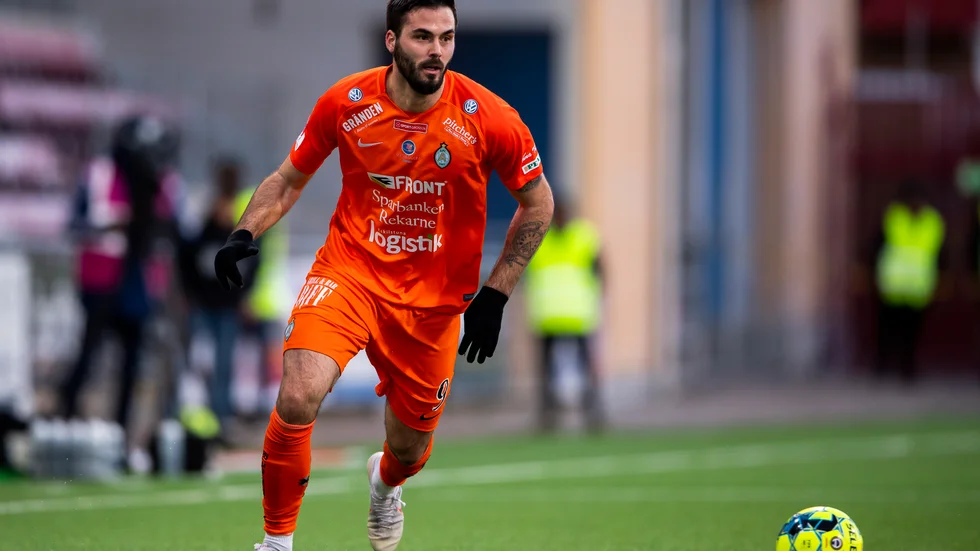 Denni Avdic gjorde bara tio matcher från från start för AFC Eskilstuna förra året. Nu är han klubblös.
