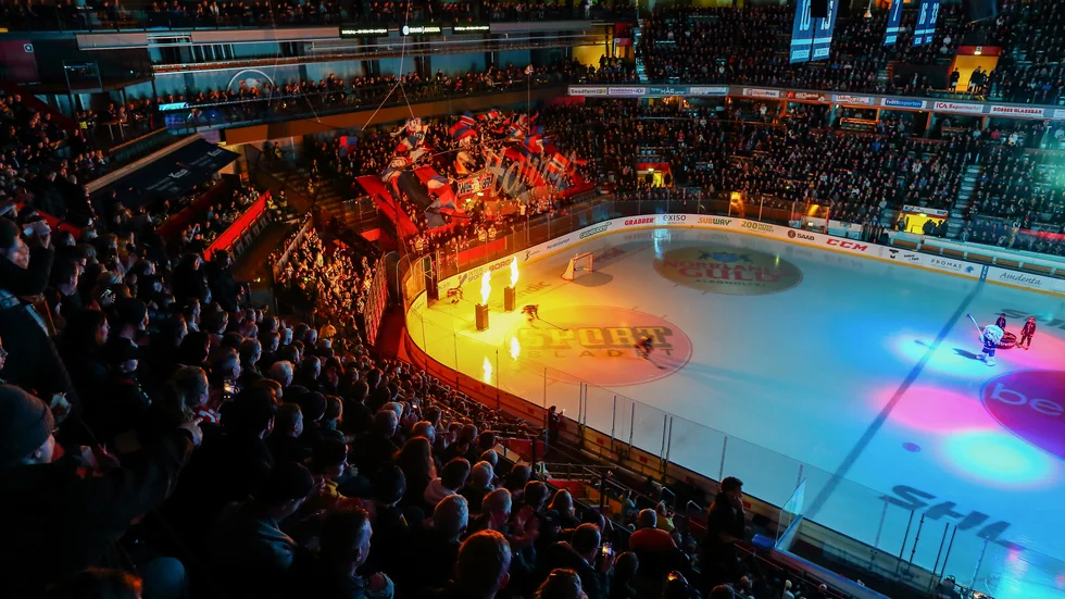 Storpublik i Saab arena.