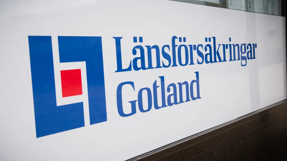 Länsförsäkringar Gotland hjälper drabbade kunder att göra polisanmälan. Men det kan vara svårt att få tillbaka pengar från banken. 