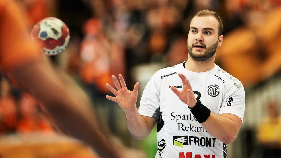 Förra säsongen spelade Emil Andersson i Guif. Nu dyker han upp i Eskilstuna som motståndare tillsammans med nya klubben OV Helsingborg.
