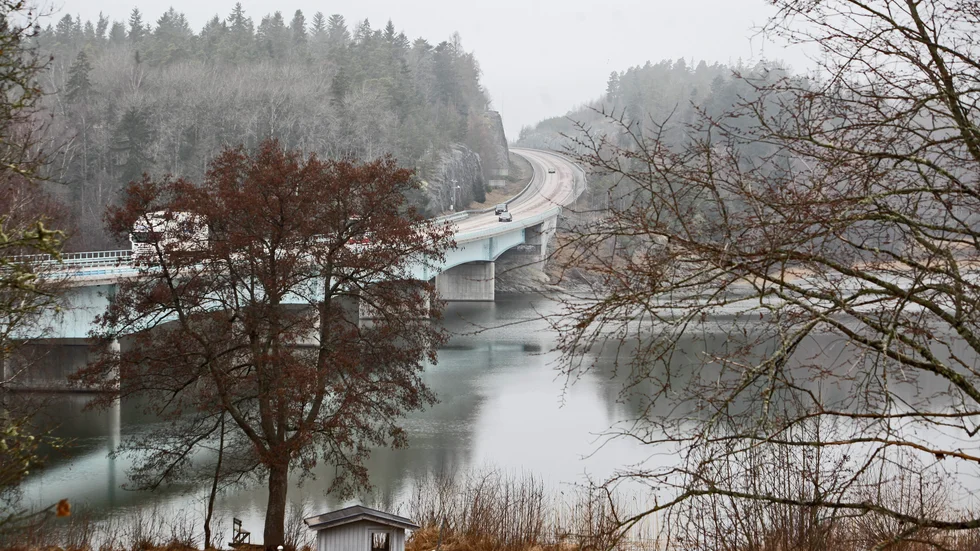 Ett medborgarförslag vill att Enköping och Håbo tillsammans uppvaktar Trafikverket om Ekolsundsbroarna.