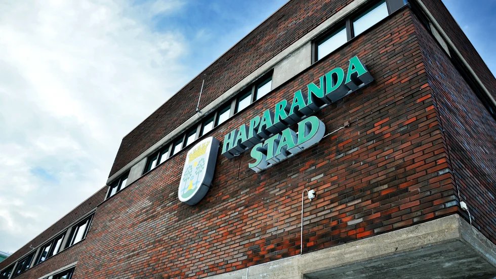 Enligt anmälaren har Lena Ekh därmed inte rätt till flextid och om hon hade rätt till flextid har inte reglerna för flextid följts. 