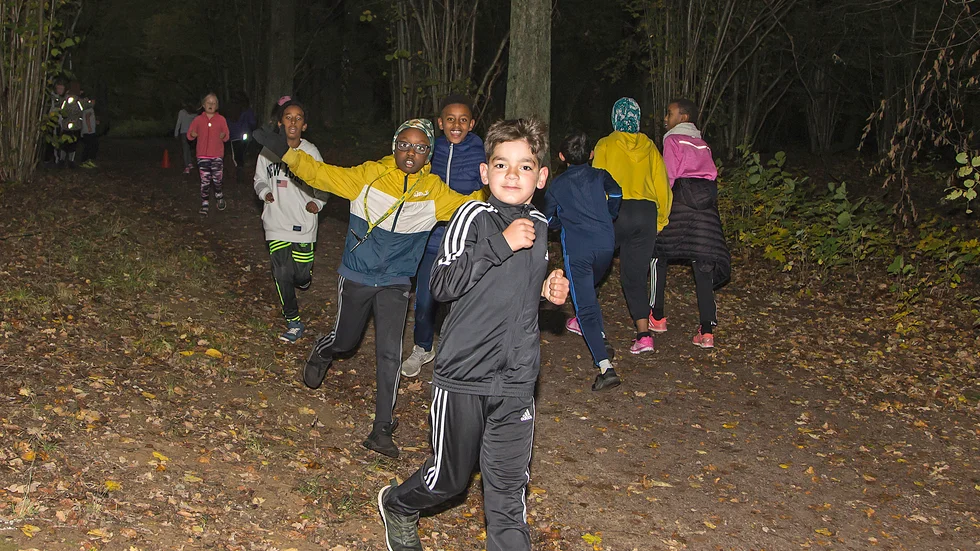 Morgonjoggen på Norra skolan kom igång hösten 2017. 
Mellan 30 och 40 elever i årskurs 2 till 6 brukar vara med varje tisdag. Här ses barnen i full fart i Bondebackaskogen.