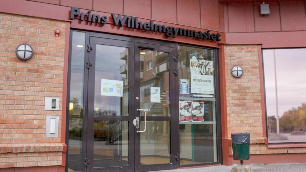 Entrén på Prins Wilhelmgymnasiet. 