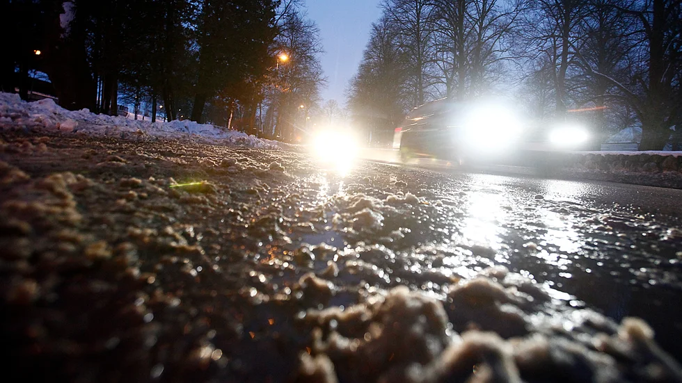 Två bilförare som stoppade på Brogatan i Stallarholmen saknade giltiga körkort. Den ene misstänks dessutom ha varit narkotikapåverkad.