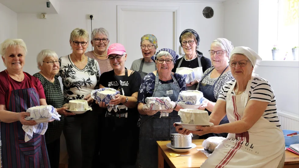 Ritva Storm, Gullvi Svensson, Margareta Leiner, Gull-Britt Adolfsson, Marita Karlsson, Guje Paulsson, Anna-Kerstin Larsson, Katarina Davidsson, Ann-Mari Davidsson och
Gull-Britt Friman ystade.


