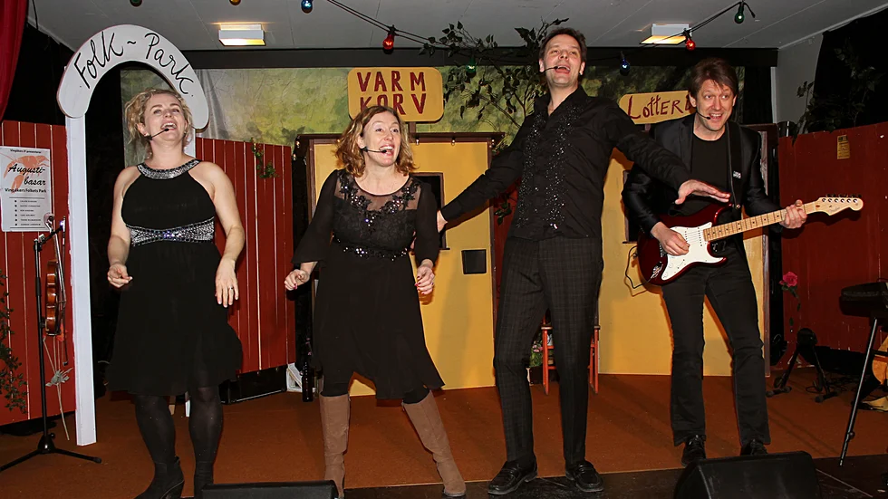 Johanna Widén, Mia Poppe, Niclas Strand och Thomas Widén har nypremiär på sin hyllningsshow till hemmascenen: "Länge leve folkparken". 